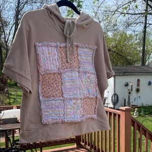 Women's Short-Sleeve Hoodie with Patchwork Front in Blush nwot Dress Forum shirt